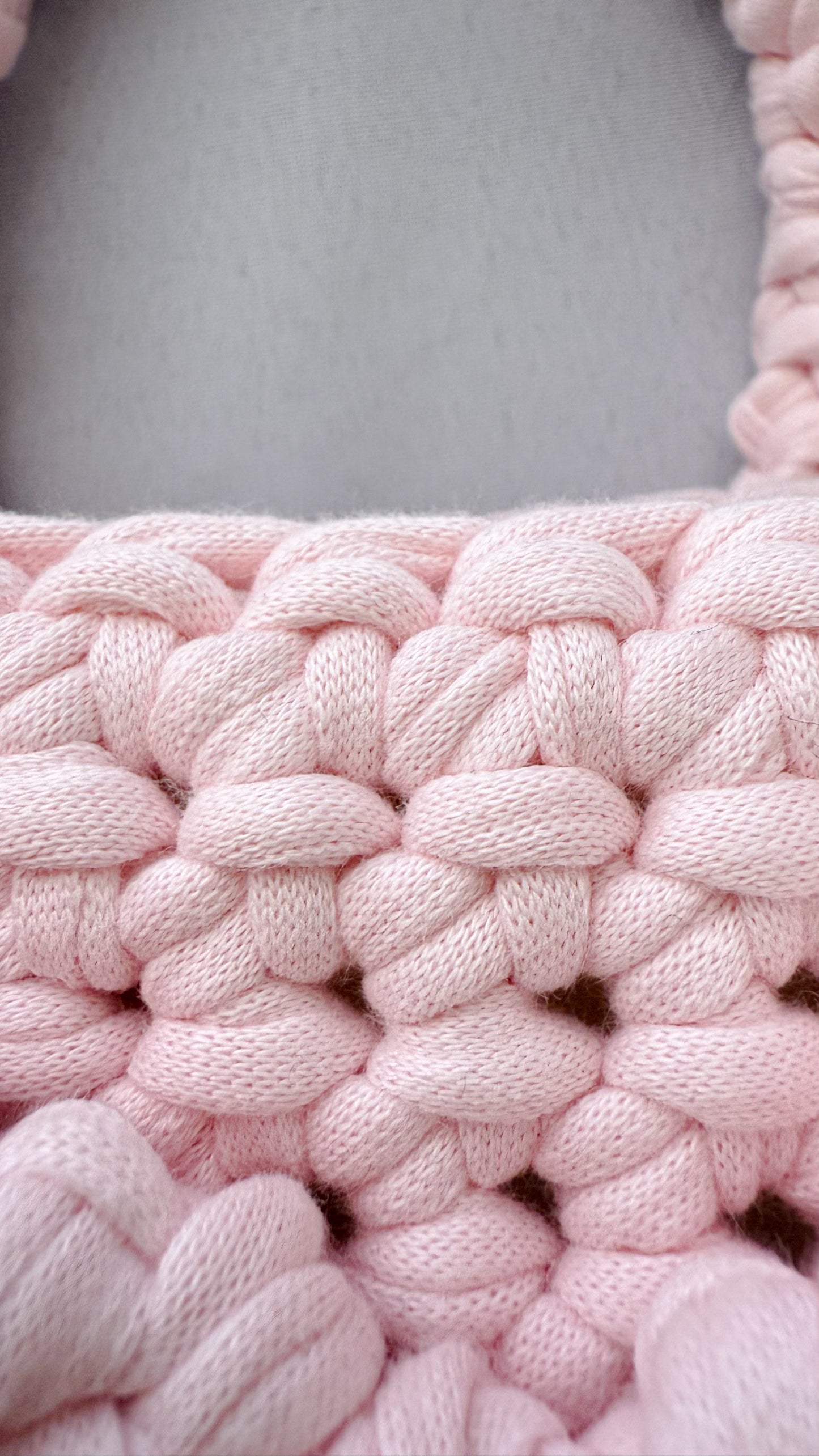 Sac à main en crochet rose poudrée