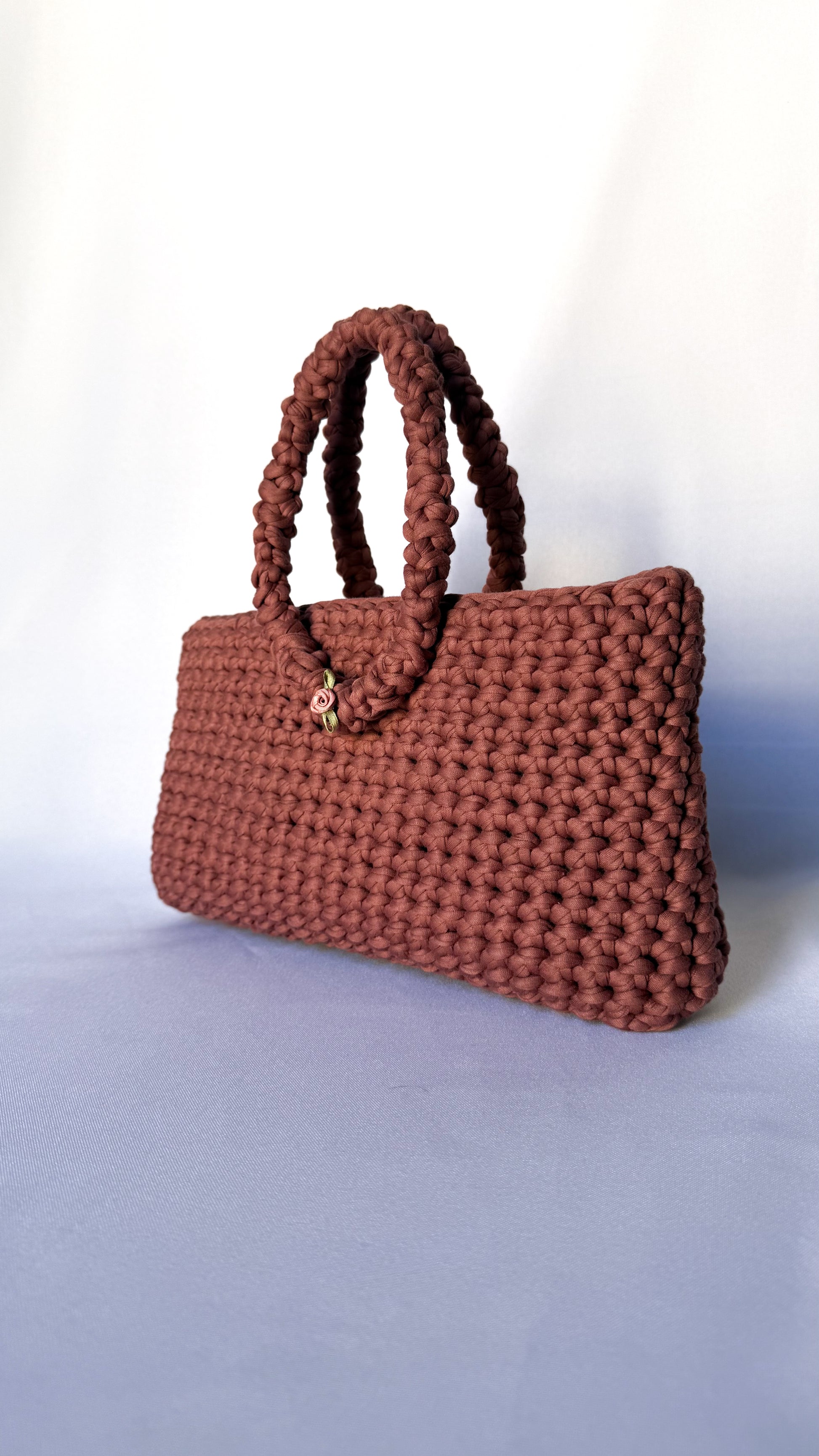 Sac à main en crochet rose