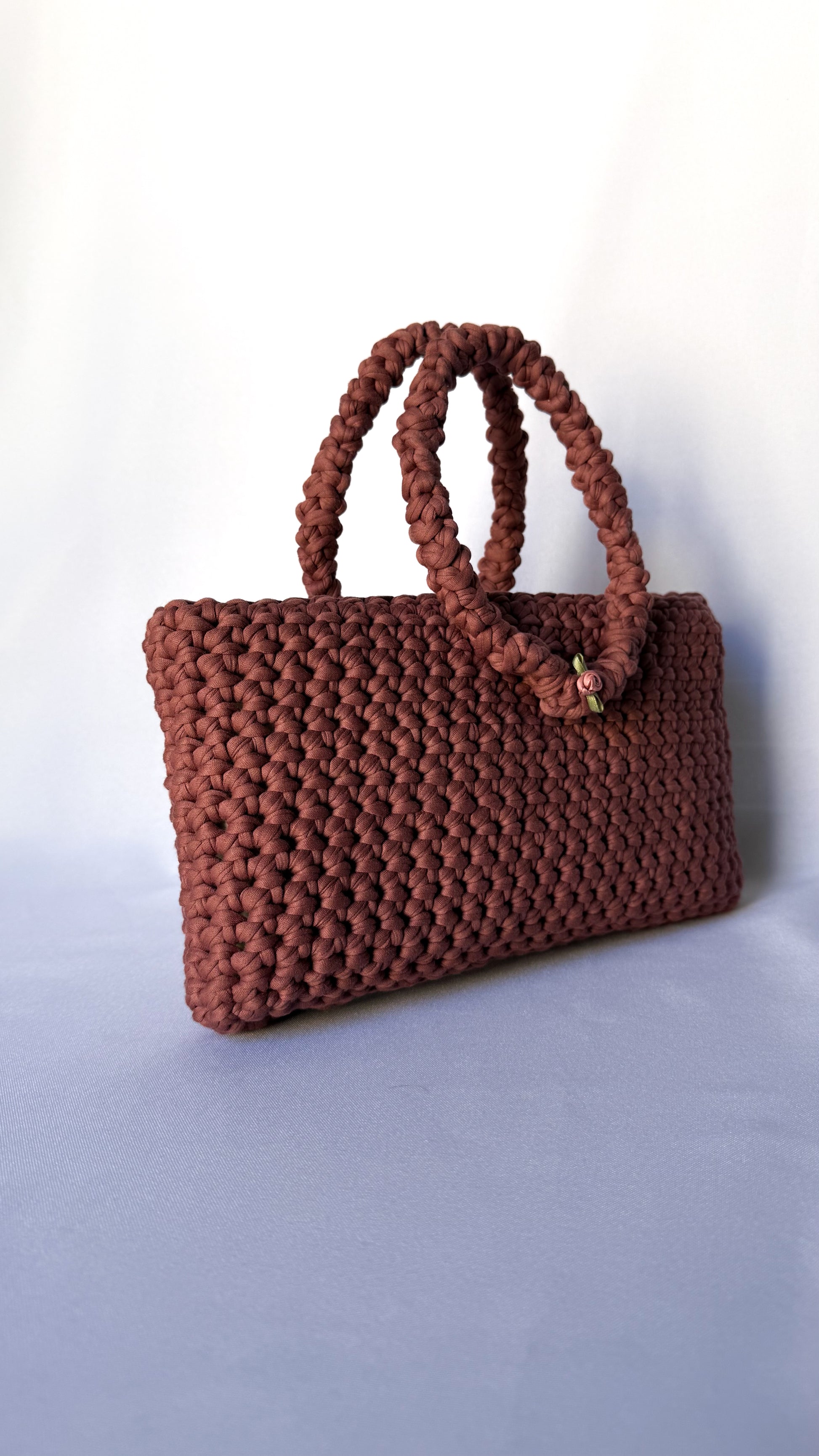 Sac à main en crochet rose