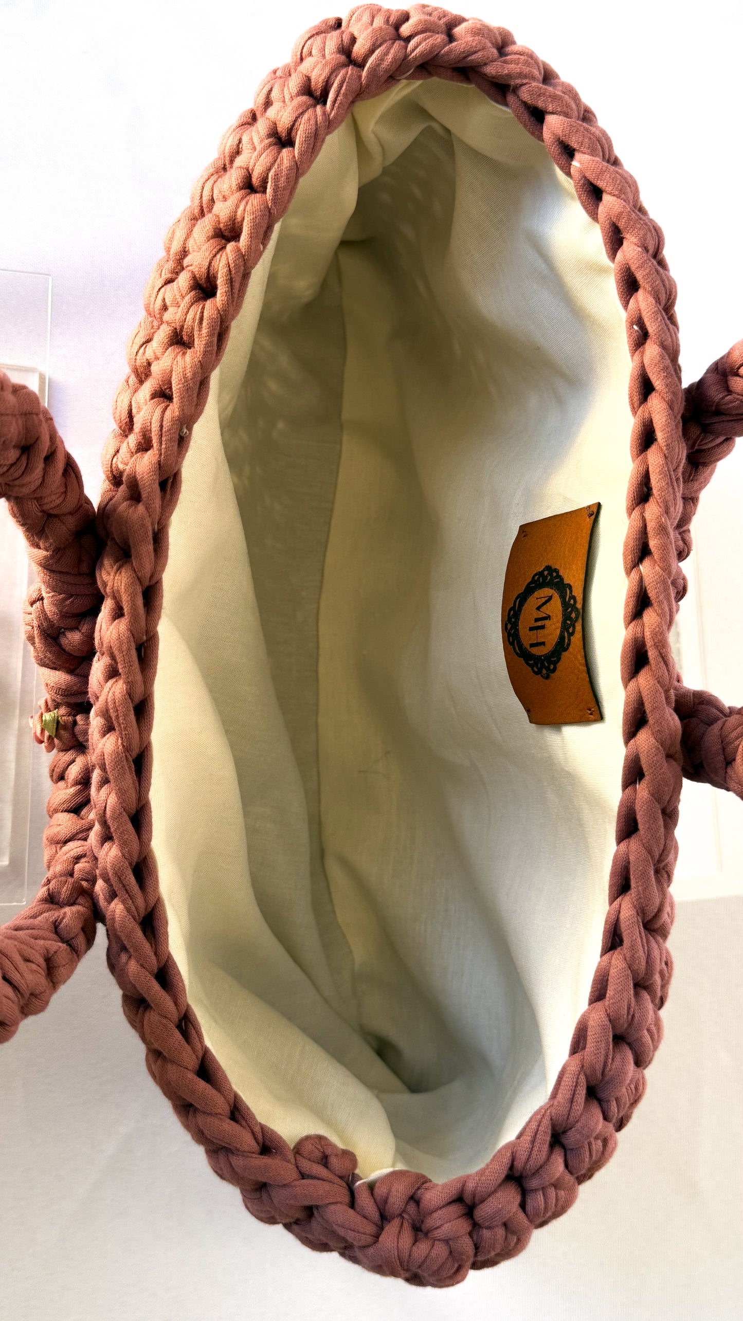 Sac à main en crochet rose