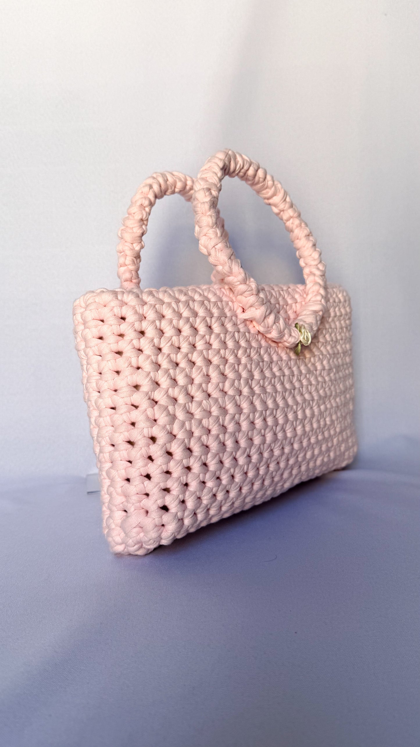 Sac à main en crochet rose