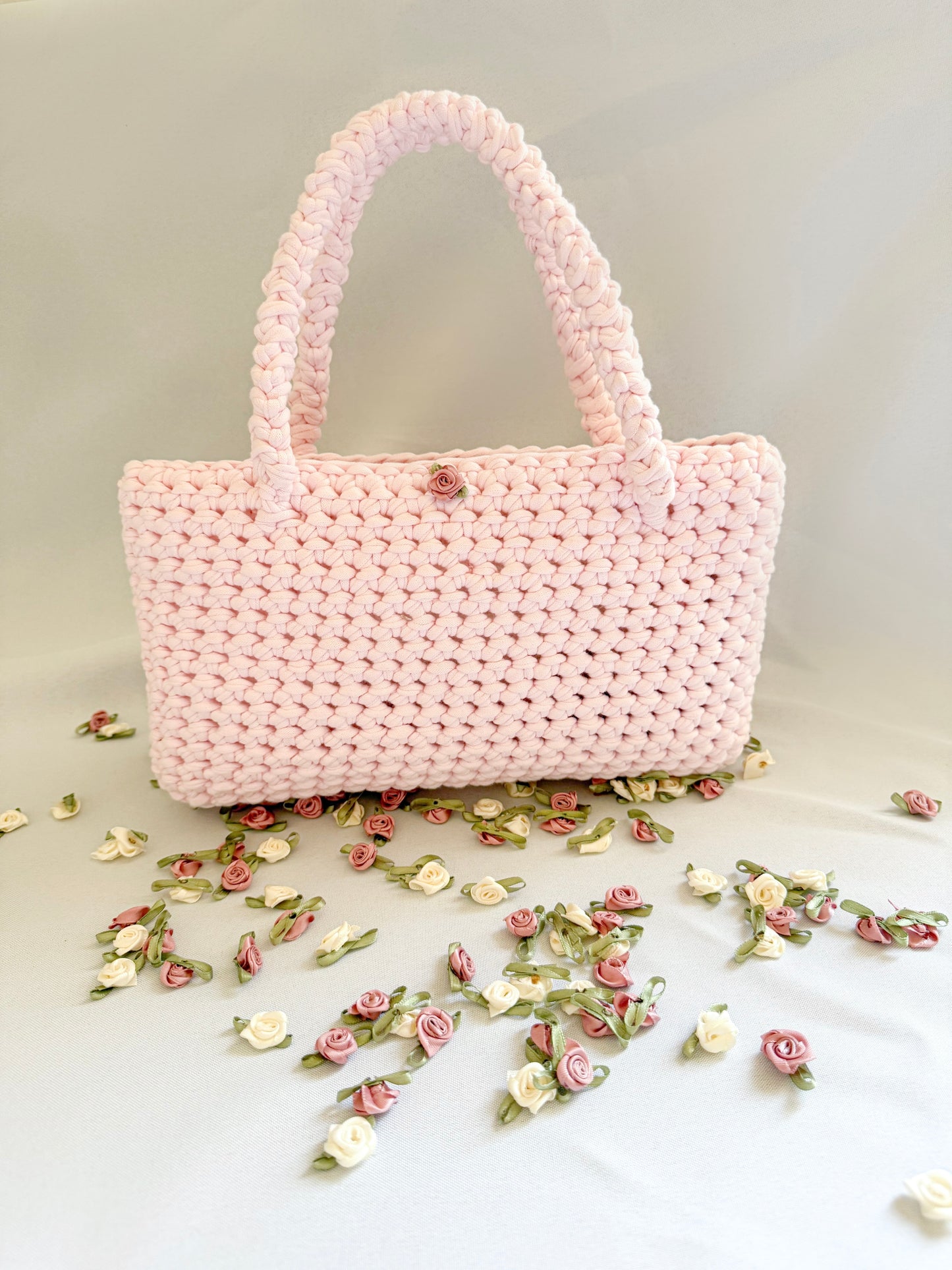 Sac à main en crochet rose poudrée