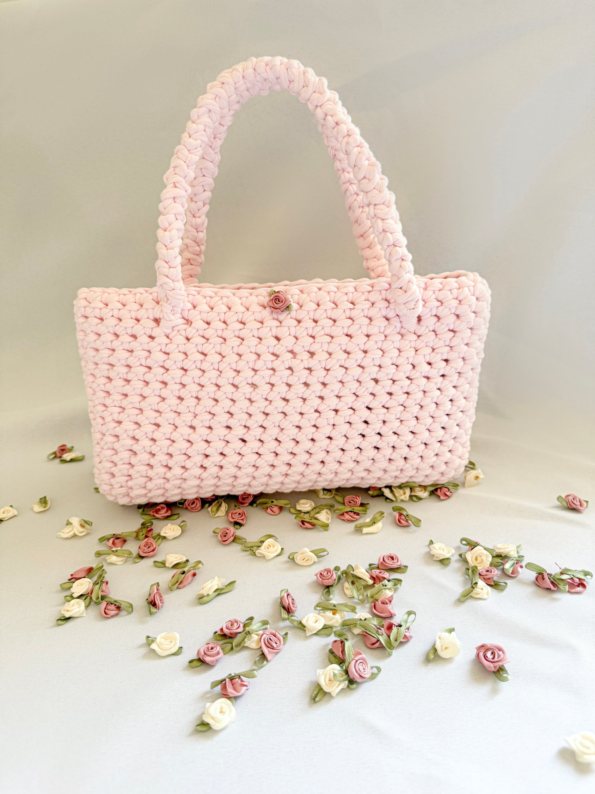 Sac à main en crochet rose poudrée