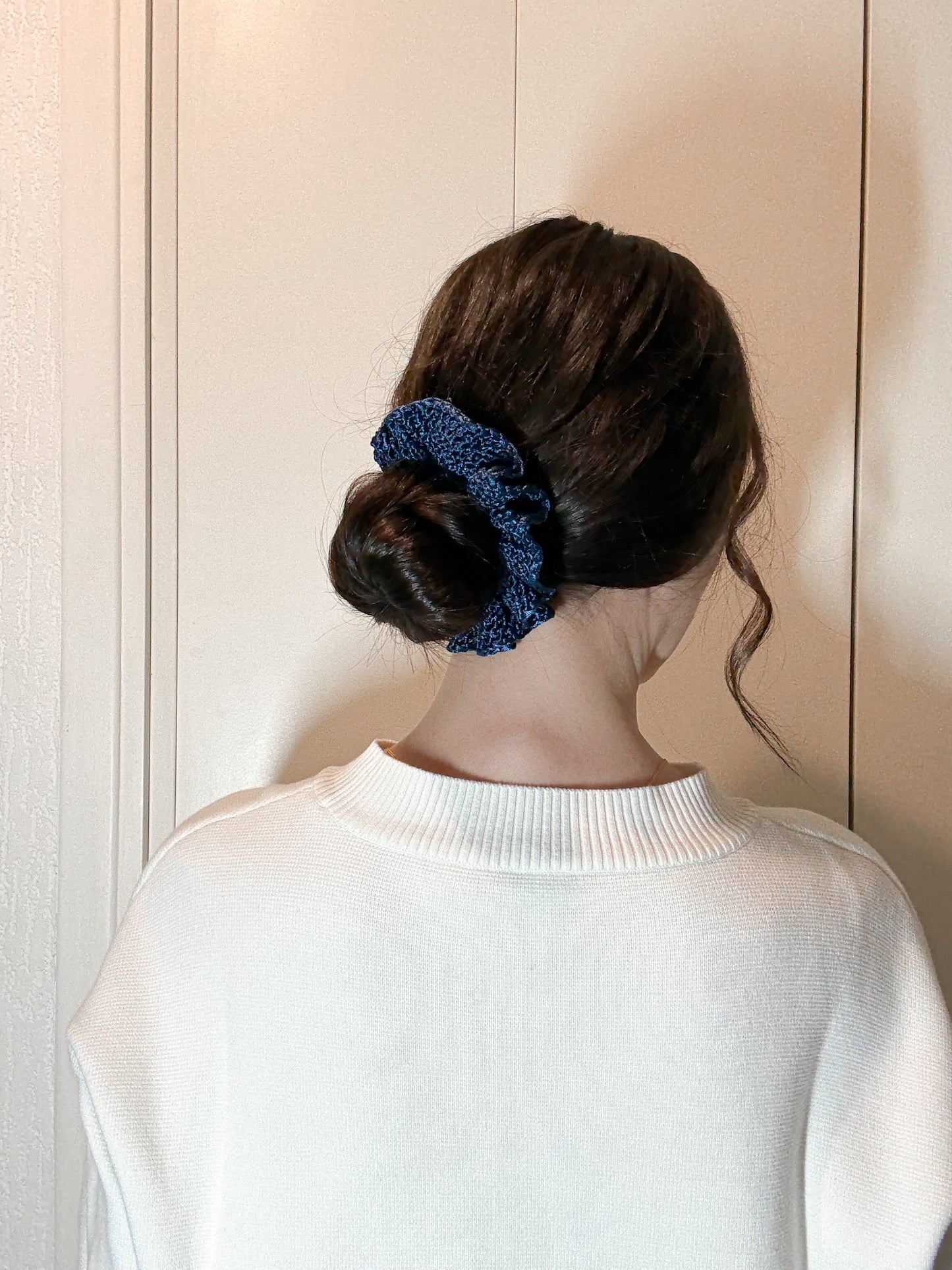 Chouchou Satin Bloom Bleu Profond