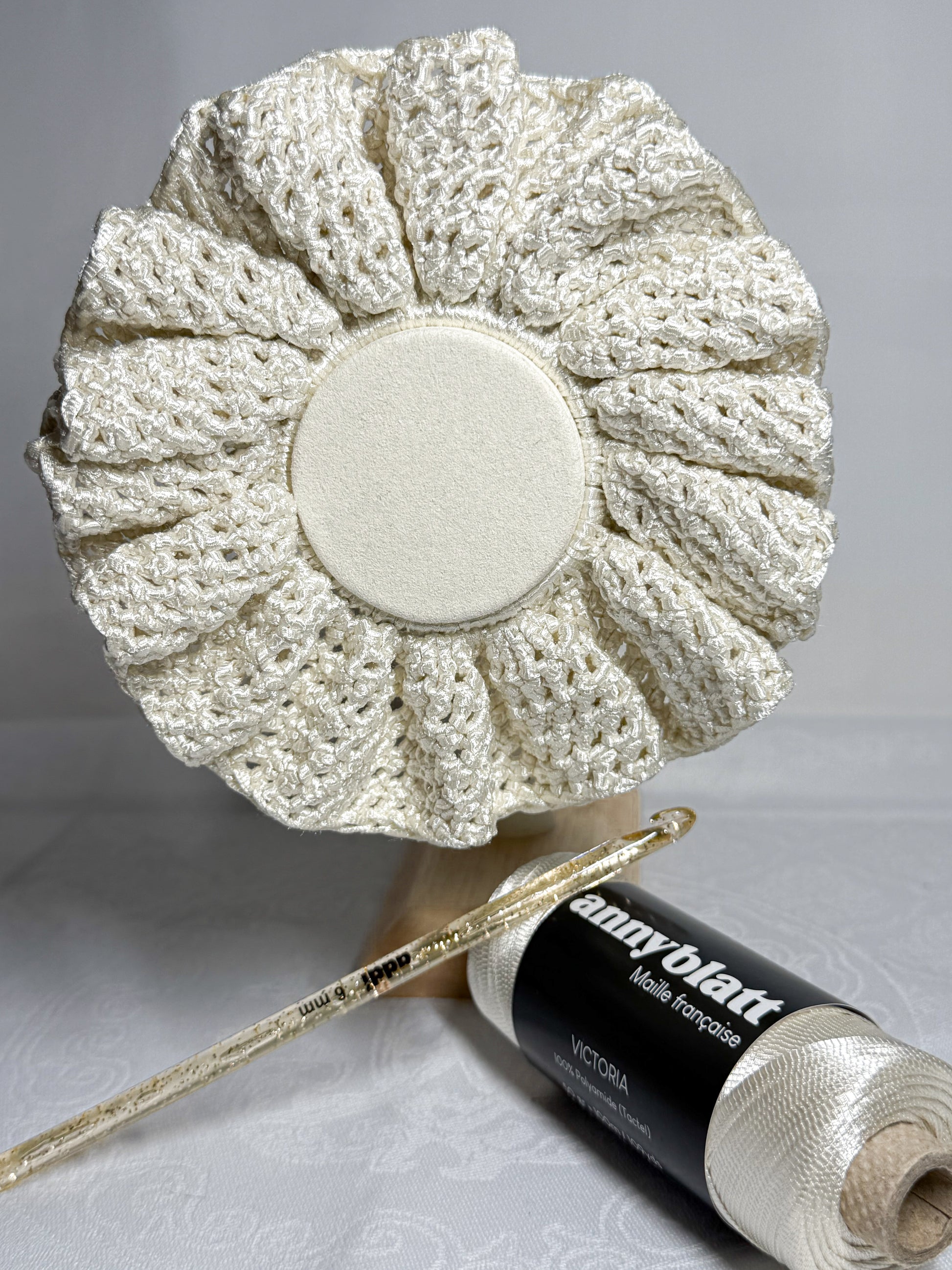 Accessoire cheveux mariage en crochet satin 