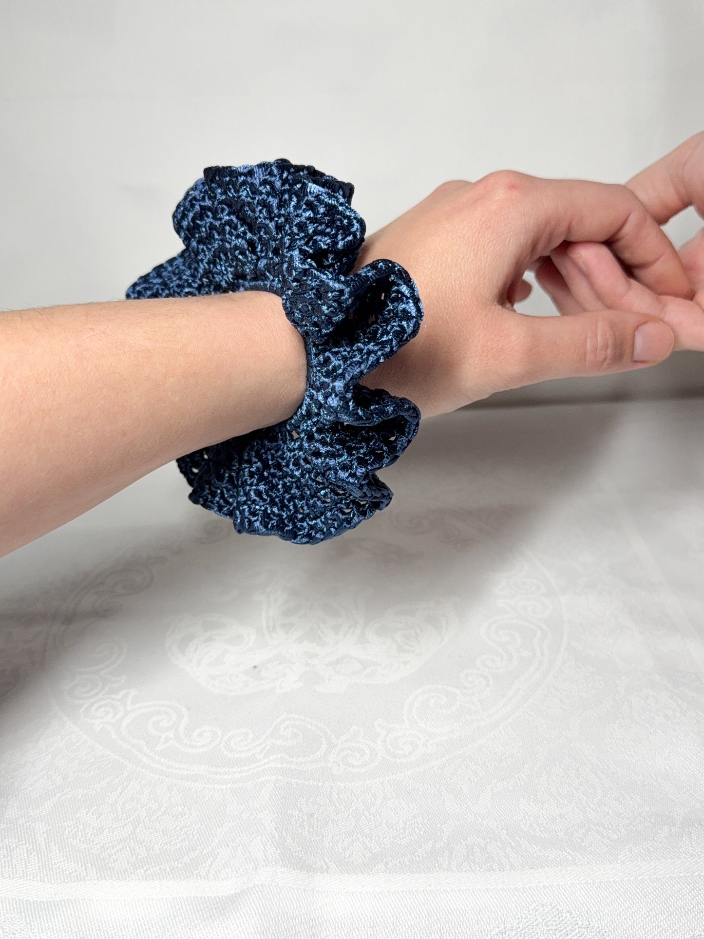 Chouchou Satin Bloom Bleu Profond